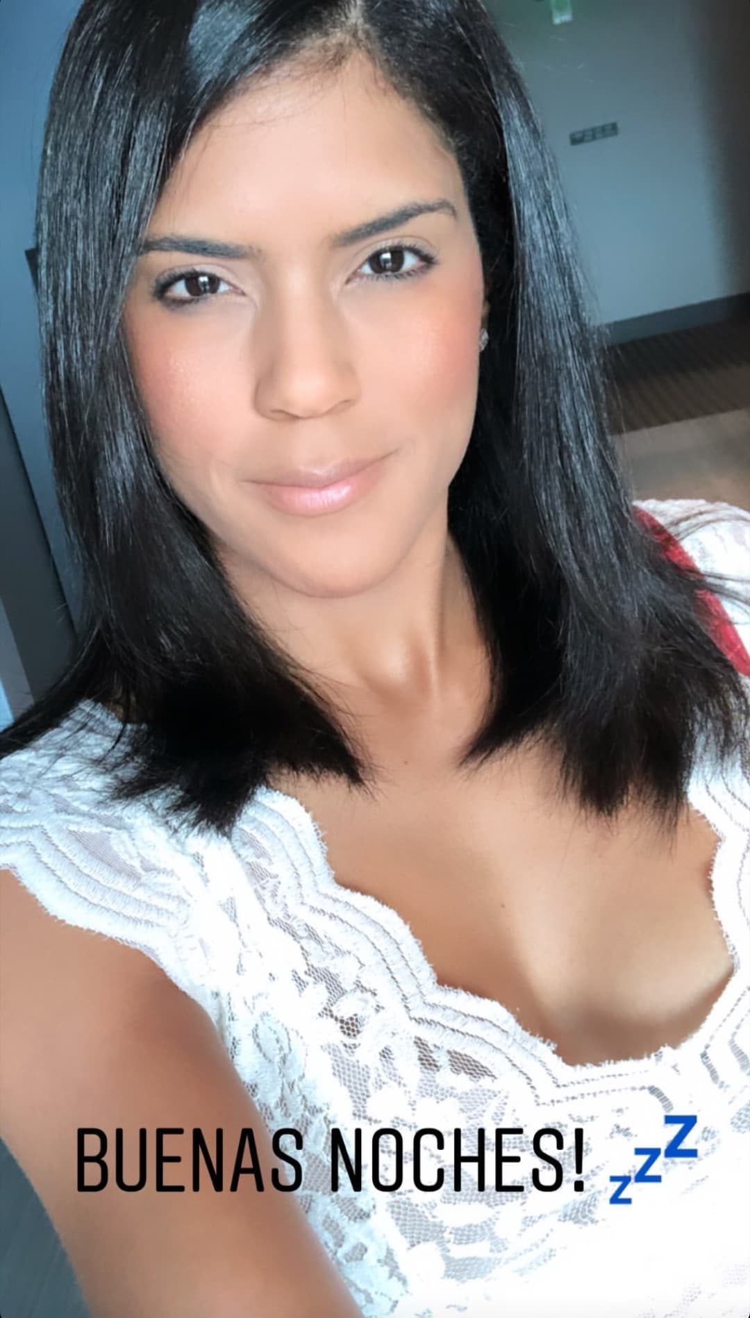 Después de un fin de semana de haber recibido el cariño de la gente de la 'La Gran Manzana', se dispuso a descansar tranquila en casa.