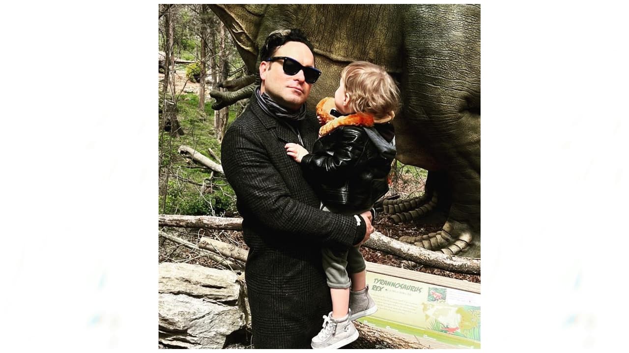 En diciembre del 2019. Johnny y su novia Alaina Meyer tuvieron un hijo, pero once meses después anunciaron que se habían separado, después de dos años de relación.