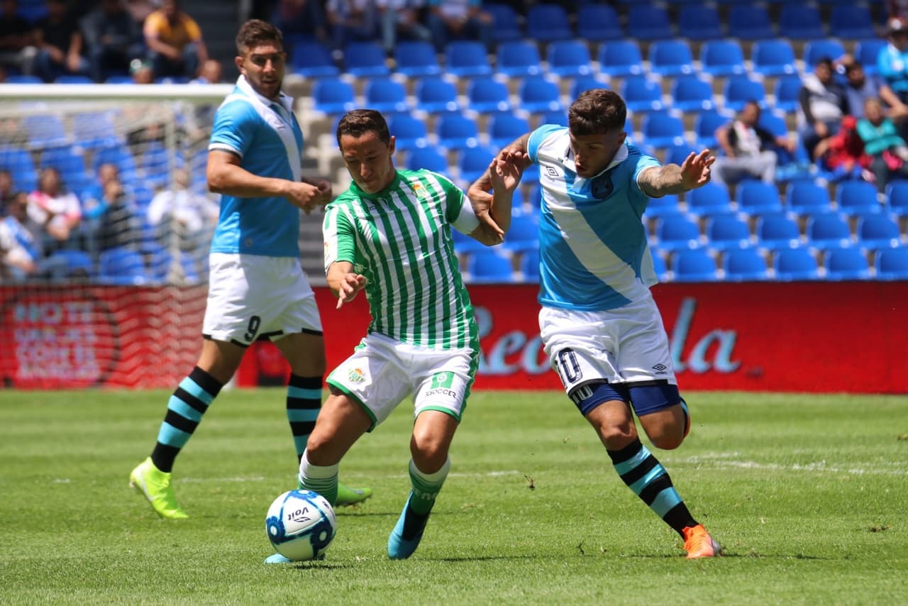 Y también, desde luego, el mexicano Andrés Guardado tomó parte en los festejos del 75 aniversario del equipo Camotero. El mediocampista y capitán del Betis jugó casi todo el partido, salió de cambio en la recta final del cotejo.
