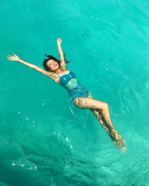 También podría recibir, por parte de su esposo, una bahía personal en la que pueda refrescarse tardes enteras sin ser molestada por nadie.