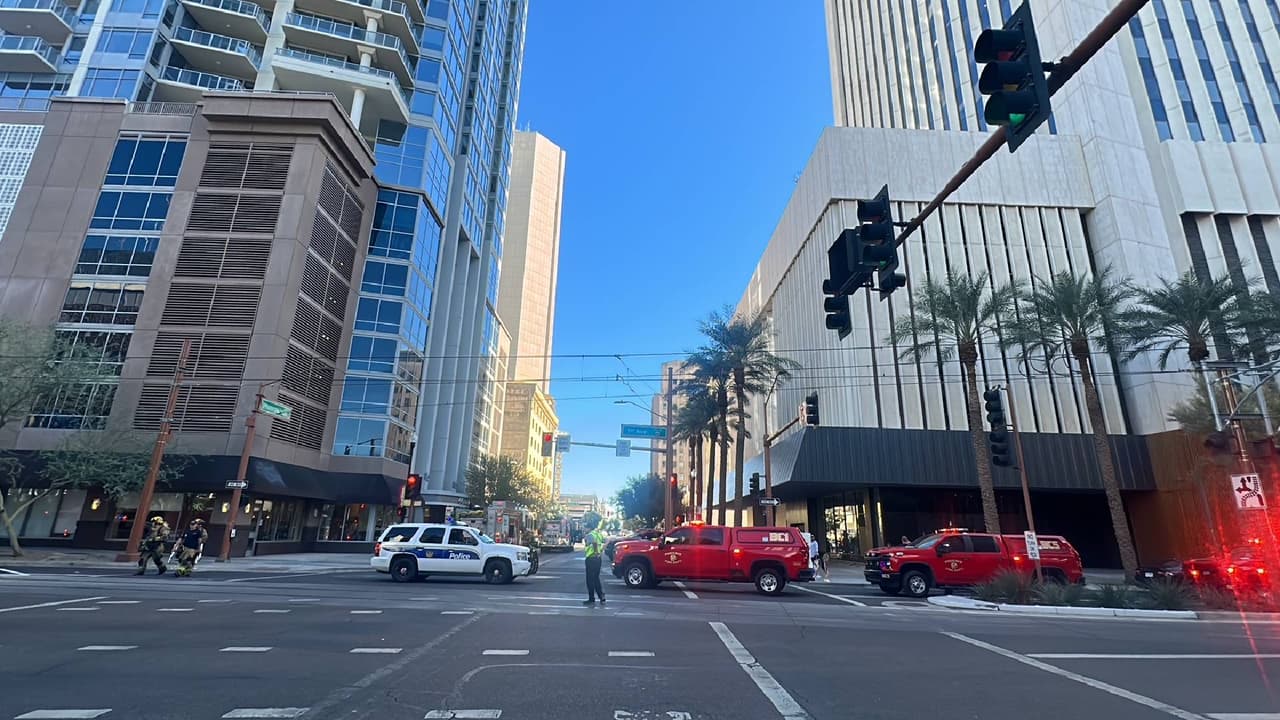 De inmediato comenzaron a atacar las llamas y lograron extinguirlas antes de que se extendieran al resto de edificio.