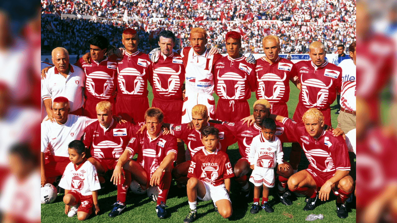 <b>Primera Sorpesa</b>
<br>- Justo en la primer campaña bajo este modelo de competencia, el equipo de Toros Neza tuvo la posibilidad de jugar repechaje, eliminaron a Rayados de Monterrey, equipo que realmente llegó con mucha fortuna pues apenas hicieron 19 puntos y quedaron en la décima primera posición de la tabla.
<br>- Toros Neza eliminó al al Atlante en los Cuartos de Final y se convirtieron en el primer equipo en dejar en el camino al favorito rumbo al título tras imponerse con gran autoridad 9-2 en el marcador global a los Potros de Hierro. En Semifinales cayeron ante Santos Laguna.
<br>- Sin duda, fue grato ver a ese equipo de Toros Neza comandado por Enrique Meza y liderado por jugadores de mucha calidad como Rodrigo “Pony” Ruiz, Germá Arangio, Federico Lussenhoff, Miguel Herrera, Guillermo Vázquez, Javier Saavedra, Paablo Larios, entre otros.