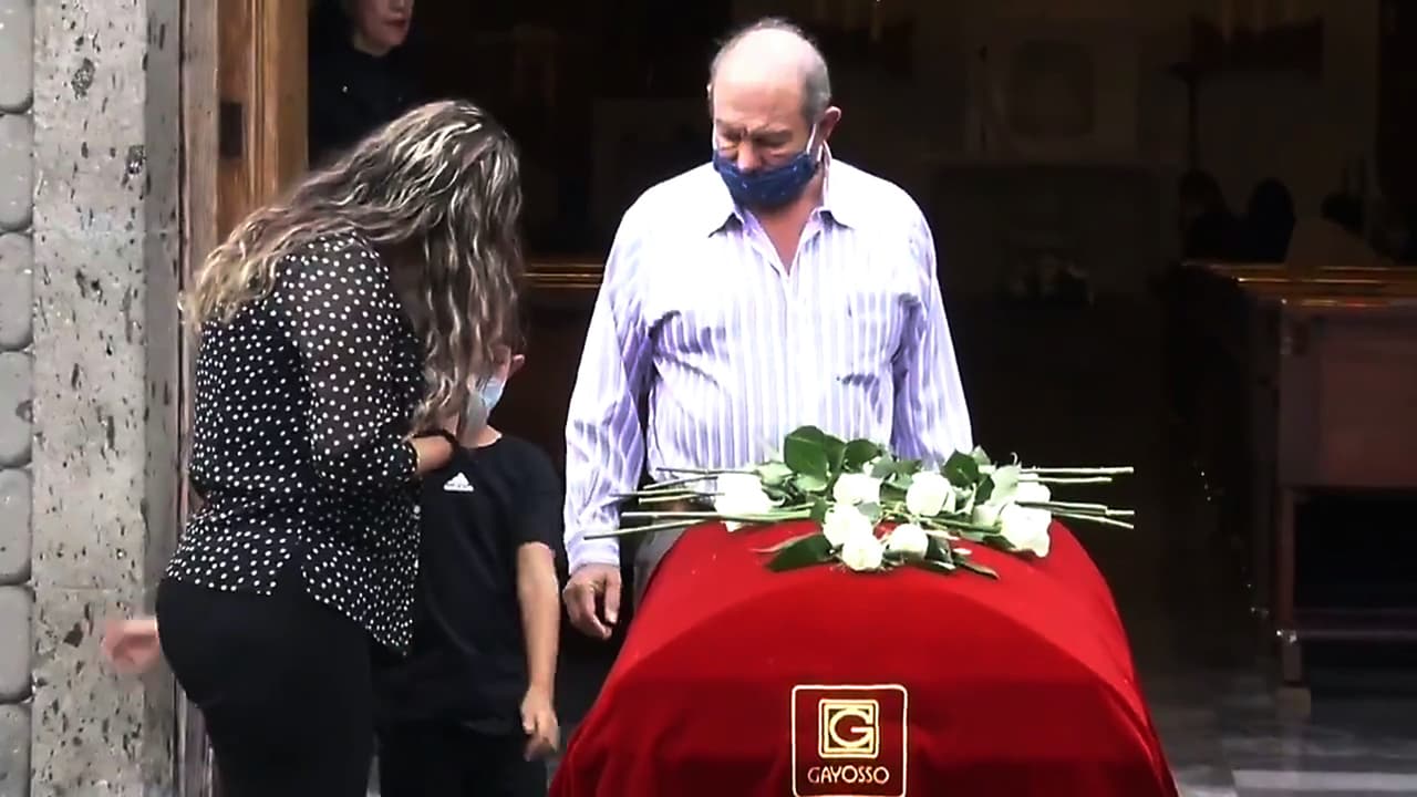 Pero la muerte los sorprendió. Durante
<b><a href="https://www.univision.com/famosos/en-imagenes-asi-fue-el-ultimo-adios-a-xavier-ortiz-exintegrante-de-garibaldi-fotos" target="_blank"> los servicios funerarios</a></b>, se pudo ver al hijo del cantante afectado por la muerte de su papá.
<br>