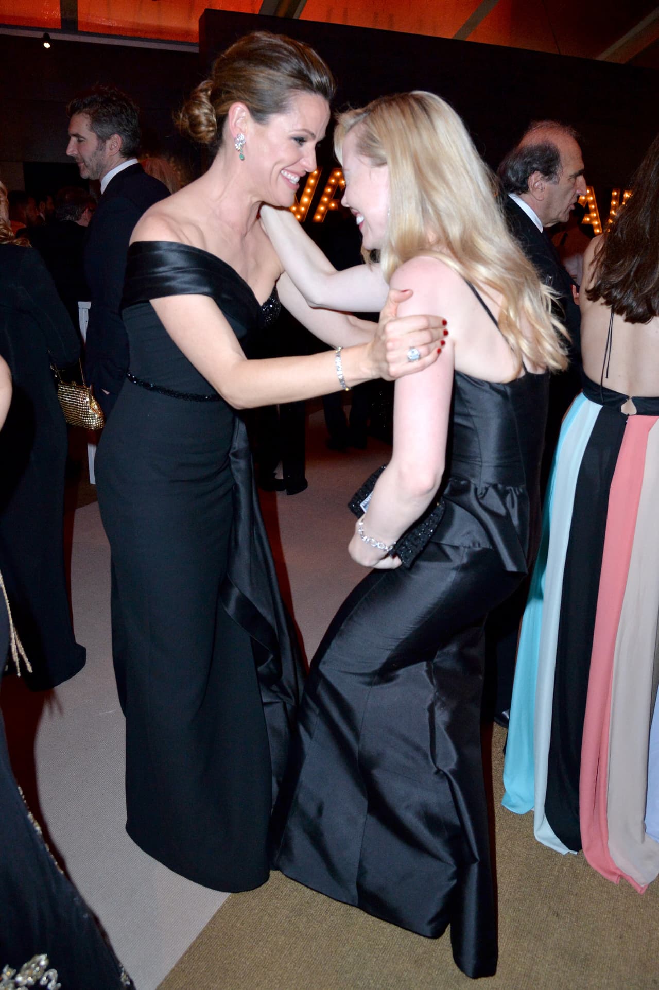 Jennifer Garner y Melissa George echando chisme.