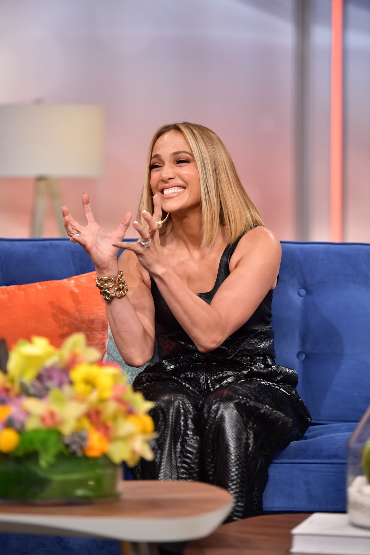 En el 2018, la pequeña ya la había impresionado con un vestido inmenso color rosa fiucsa y está vez lo hizo con uno amarillo de volantes y tul con el que cautivó a la prensa hace unos días en el Festival Internacional de Toronto.