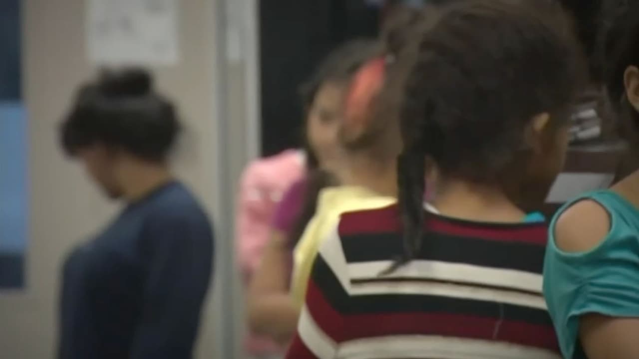 Senador de Georgia pide que se detengan las deportaciones de familias migrantes