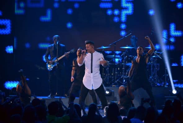 Ricky no estaba solo en el escenario.