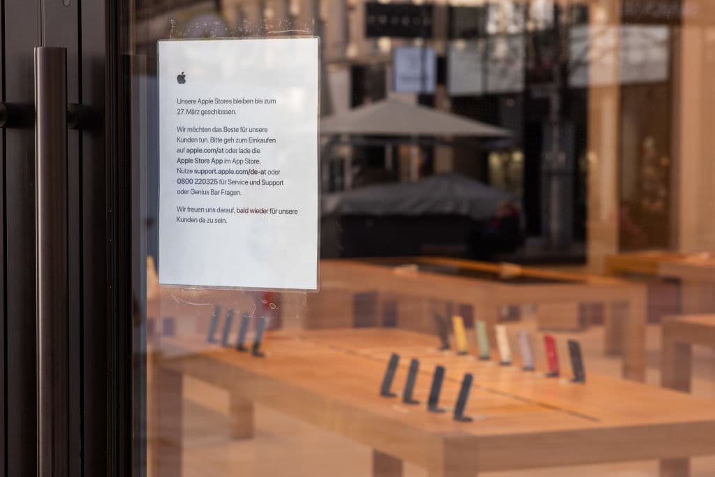 <b>Apple</b> decidió cerrar todas sus tiendas oficiales en todo el mundo hasta el 27 de marzo, por precaución frente al coronavirus.