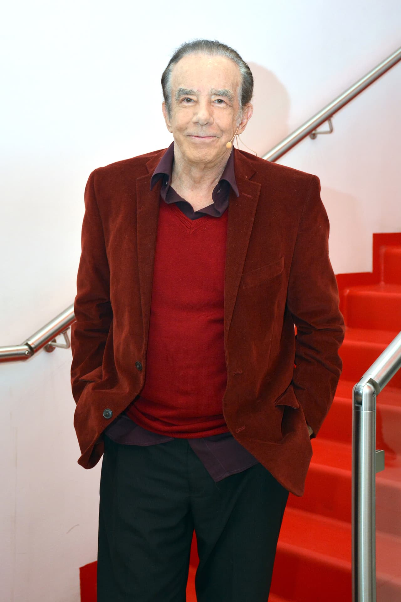 Asà mismo,
<b>Mauricio Herrera</b> de 86 años, también informó que se encuentra contagiado de coronavirus.