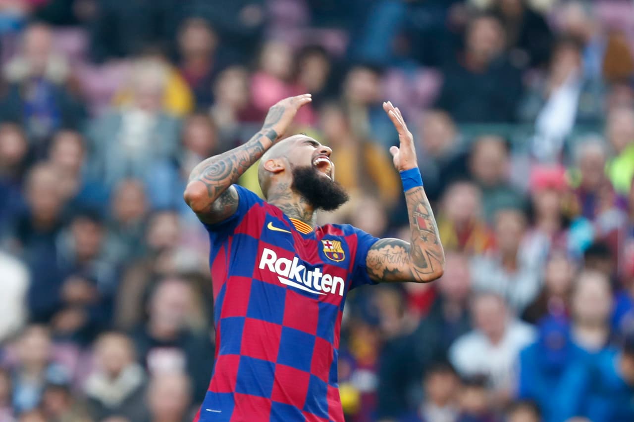 Uno de ellos sería el chileno Arturo Vidal, quien ha tenido una relación un tanto difícil con la directiva desde su llegada al club.