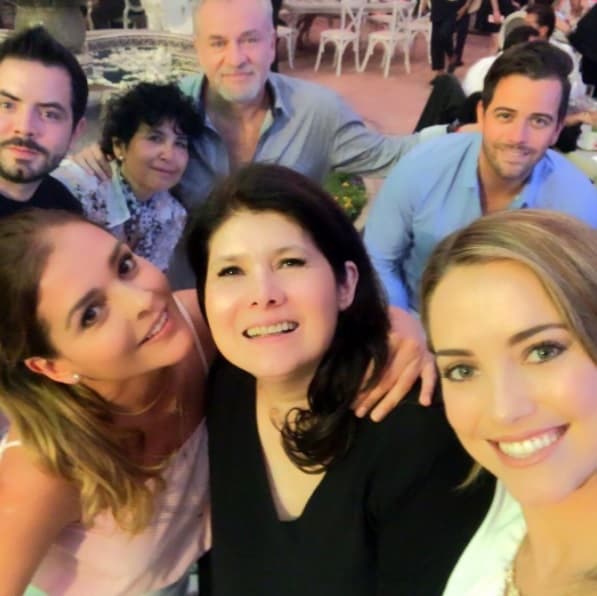 Amigos de Victoria Ruffo, como Grettell Valdez, Mane de la Parra, José Alberto Castro y su hijo José Eduardo Derbez, entre otro amigos, se traslador a Pachuca Hidalgo, en México, para festejar a la actriz con una comida y baile.