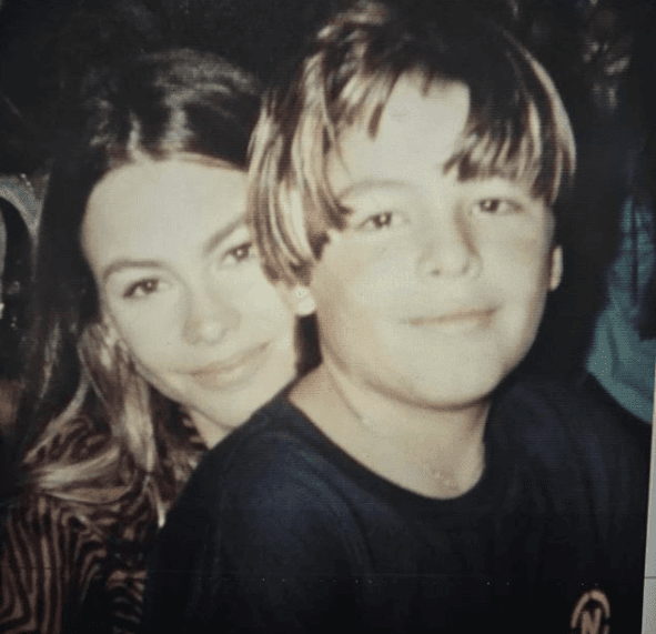 "Manolo se graduó y estoy muy feliz de esta alianza para crear una serie tan innovadora", declaró la actriz al referirse al lanzamiento de 'Vergaraland'.