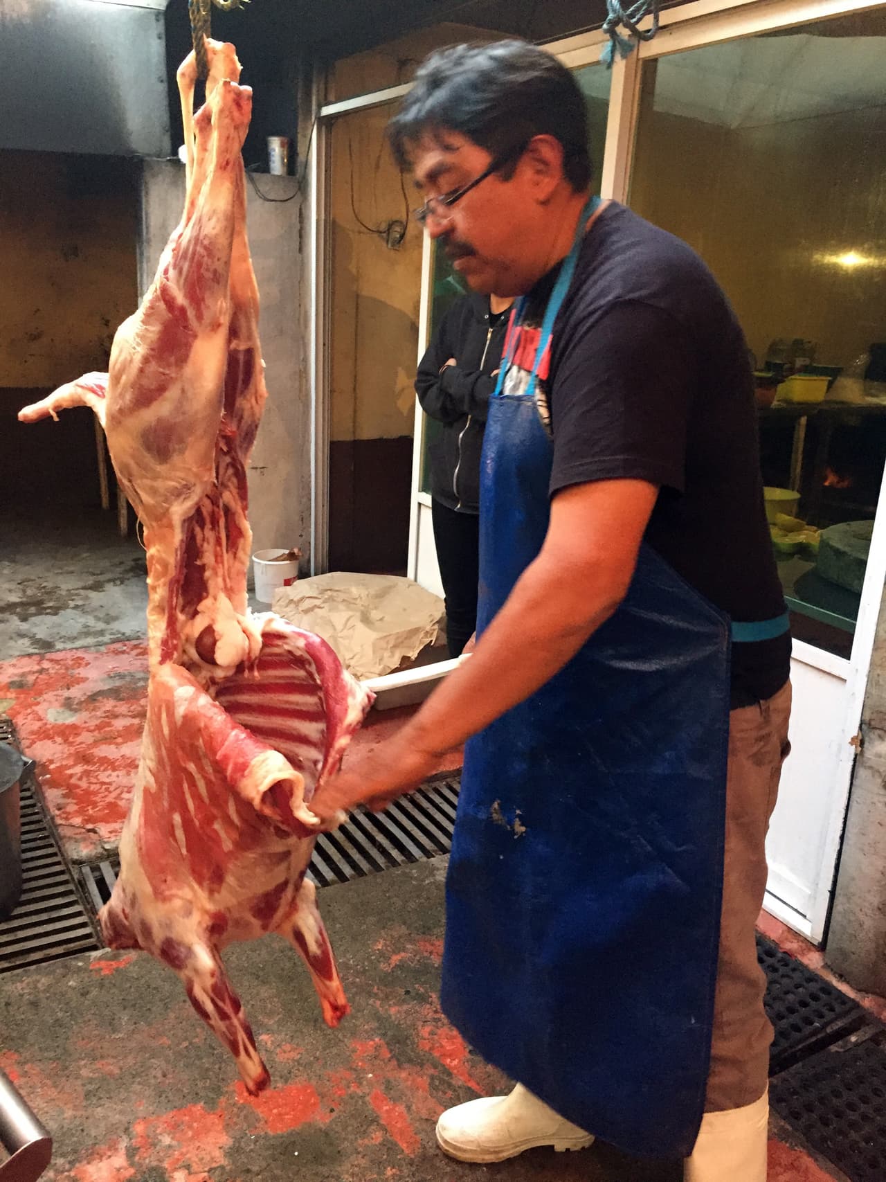 Paco cuenta que cuando vivía su padre, en ese obrador se llegaban a cocinar más de 30 borregos cada fin de semana.