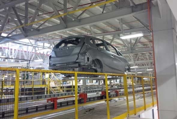 Localizado en Celaya, Guanajuato, la planta cuya inversión fue de $800 millones de dólares iniciará producción a menos de dos años del inicio de su construcción a principios de 2012, y empleará a 3,200 asociados con una capacidad anual de 200,000 vehículos y motores cuando está alcance la producción completa a finales de año. Además de su Honda Fit 2015, la planta comenzará la producción a finales de año de todas las nuevas compactas SUV. La apertura de la Planta en Celaya incrementa la capacidad anual de producción de automóviles en Norte América en un aproximado de 1.92 millones de unidades.