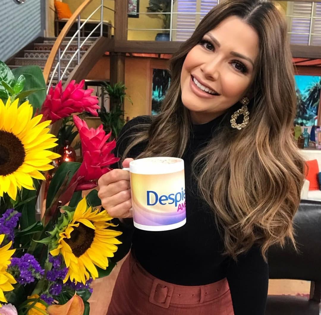 En el 2018 agregó luz a su cabello con unas mechas rubias muy sutiles. En redes sociales escribió que no se había teñido la cabellera desde hacía 11 años.
<br>