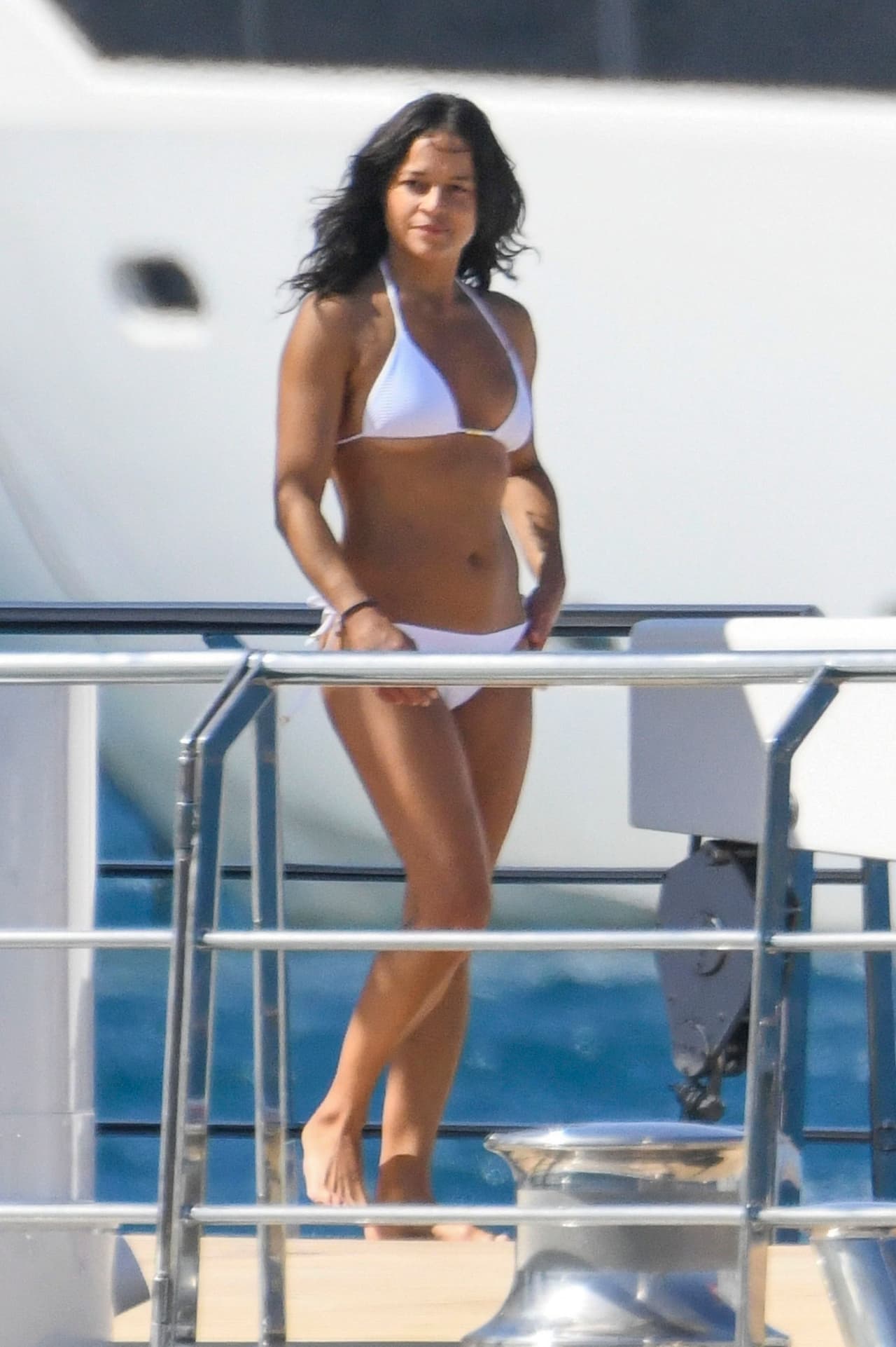 Las estrellas de Hollywood no estuvieron solas durante su travesía por el Mar Tirreno, perteneciente al conocido Mar Mediterráneo.
<br>