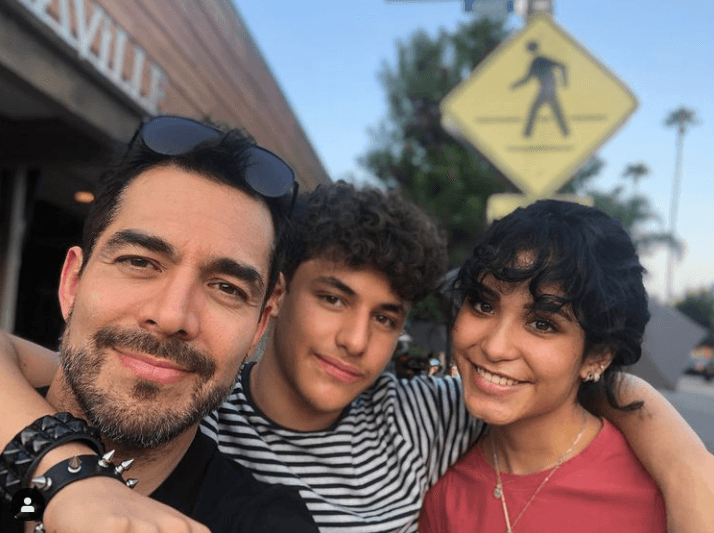 Sergio Mayer Mori no es el único hijo de famosos que participará en el nuevo 'Rebelde'. Andrea Chaparro, hija de Omar Chaparro y su esposa, Lucía Ruiz, también es parte del elenco.