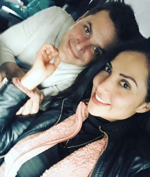 Además, dejó entrever que ya iniciaron un proceso de divorcio, cuando uno de sus seguidores le pidió matrimonio.