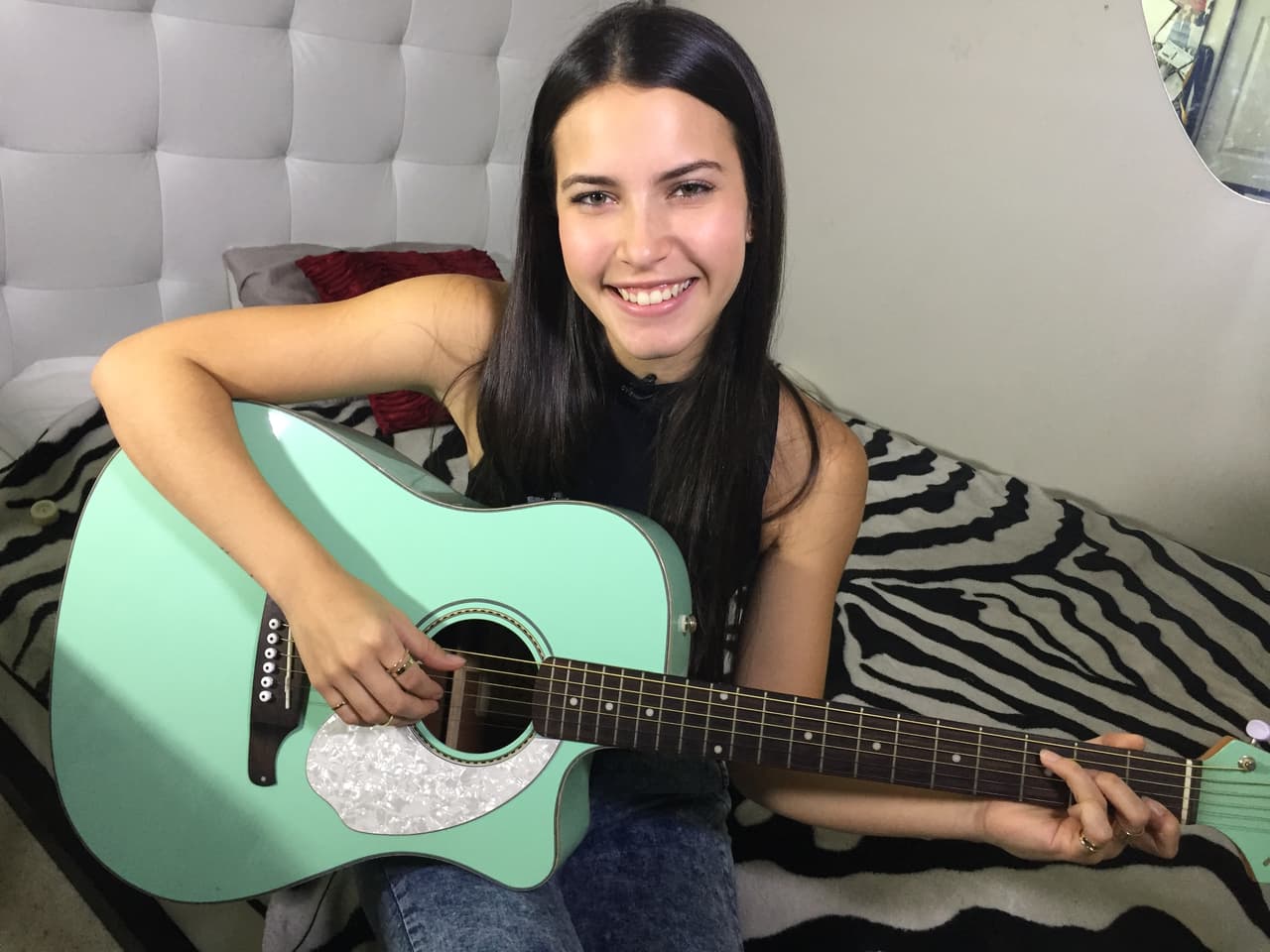 Y la guitarra también. La venezolana dice que la música pasó de ser una diversión, al descubrimiento de una verdadera pasión.