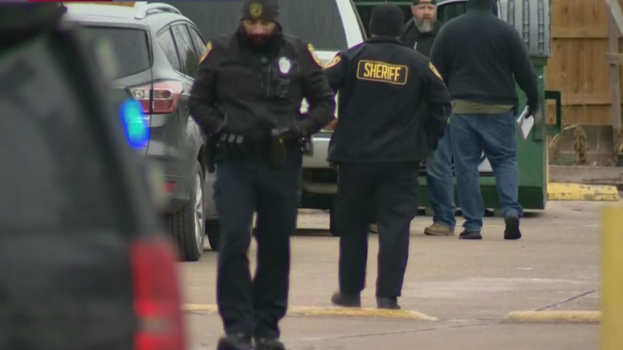 Autoridades catean motel por presunta actividad de venta de drogas