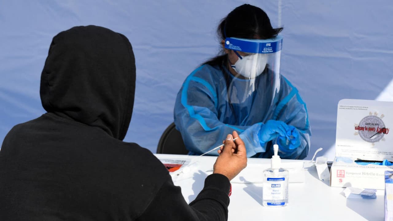 Aumentan los casos de Covid en Long Island y  los CDC la designan como ‘área de mayor riesgo’ 