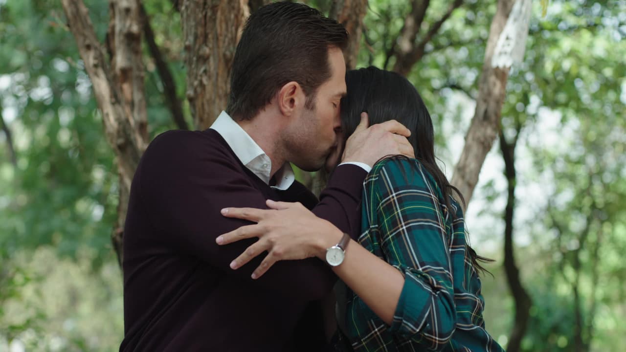 Pero la romántica pareja no imaginaba que alguien los observaba.