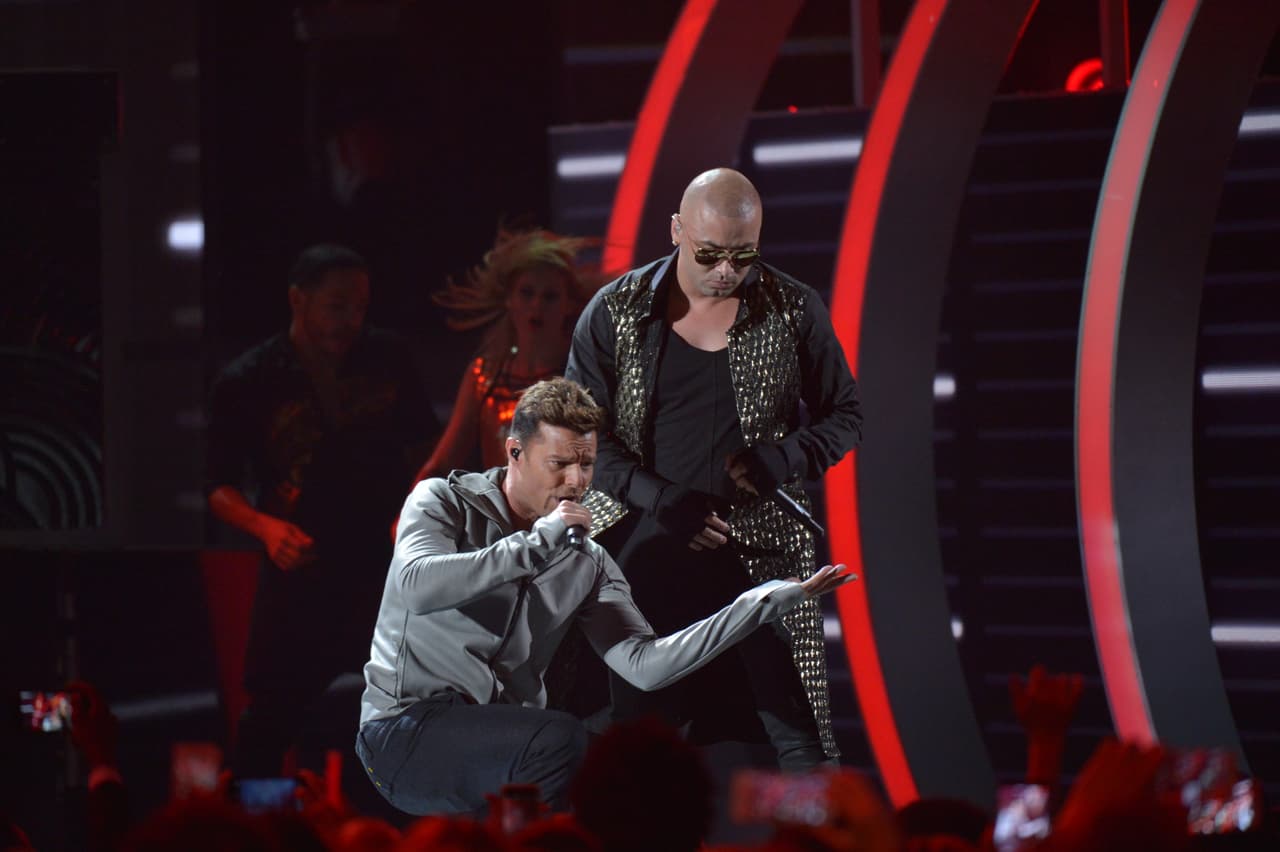 El ritmo contagió a todos y los puso a bailar.