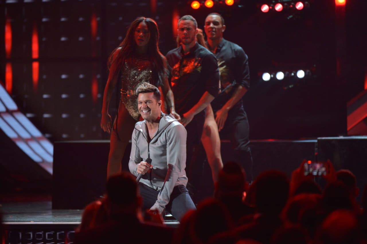 Y con cu carisma conquistó los corazones de todo el público.