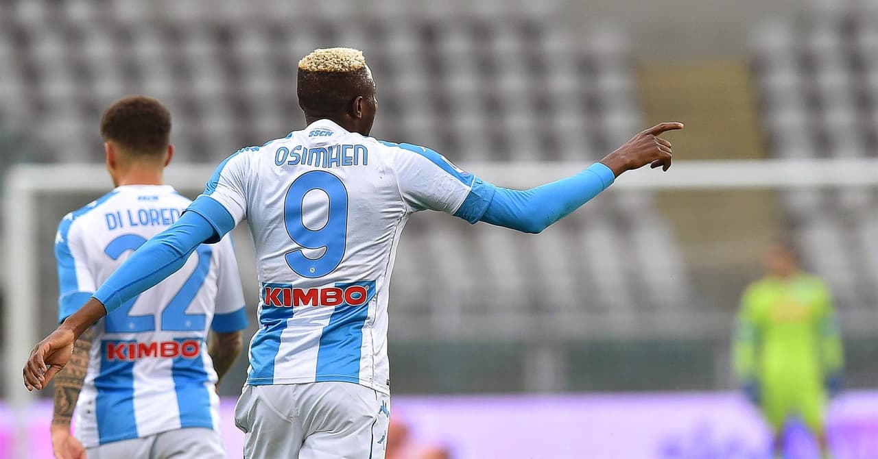 Napoli se impuso ante Torino 2-0 durante la fecha 33 en la Serie A. Bakayoko anotó golazo al minuto 11, seguido de Osimhen al minuto 13. Torino se quedó con diez hombres tras doble amarilla para Mandragora. El mexicano Hirving Lozano entró al minuto 58 al campo.
