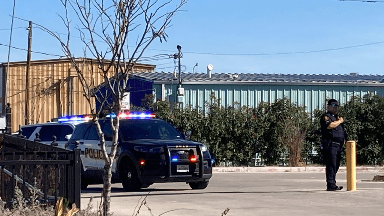 Emiten un cierre preventivo en la preparatoria de John Jay en San Antonio