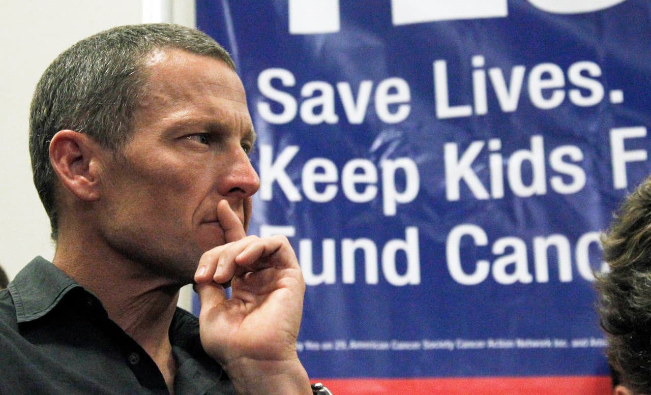 Aprovechando lo que le queda de fama, montó un podcast desde 2016 donde entrevista a personalidades bajo un estricto esquema de selección y aprobación. El ciclista que algún día estuvo en el paraíso ahora cumple su condena en el purgatorio.