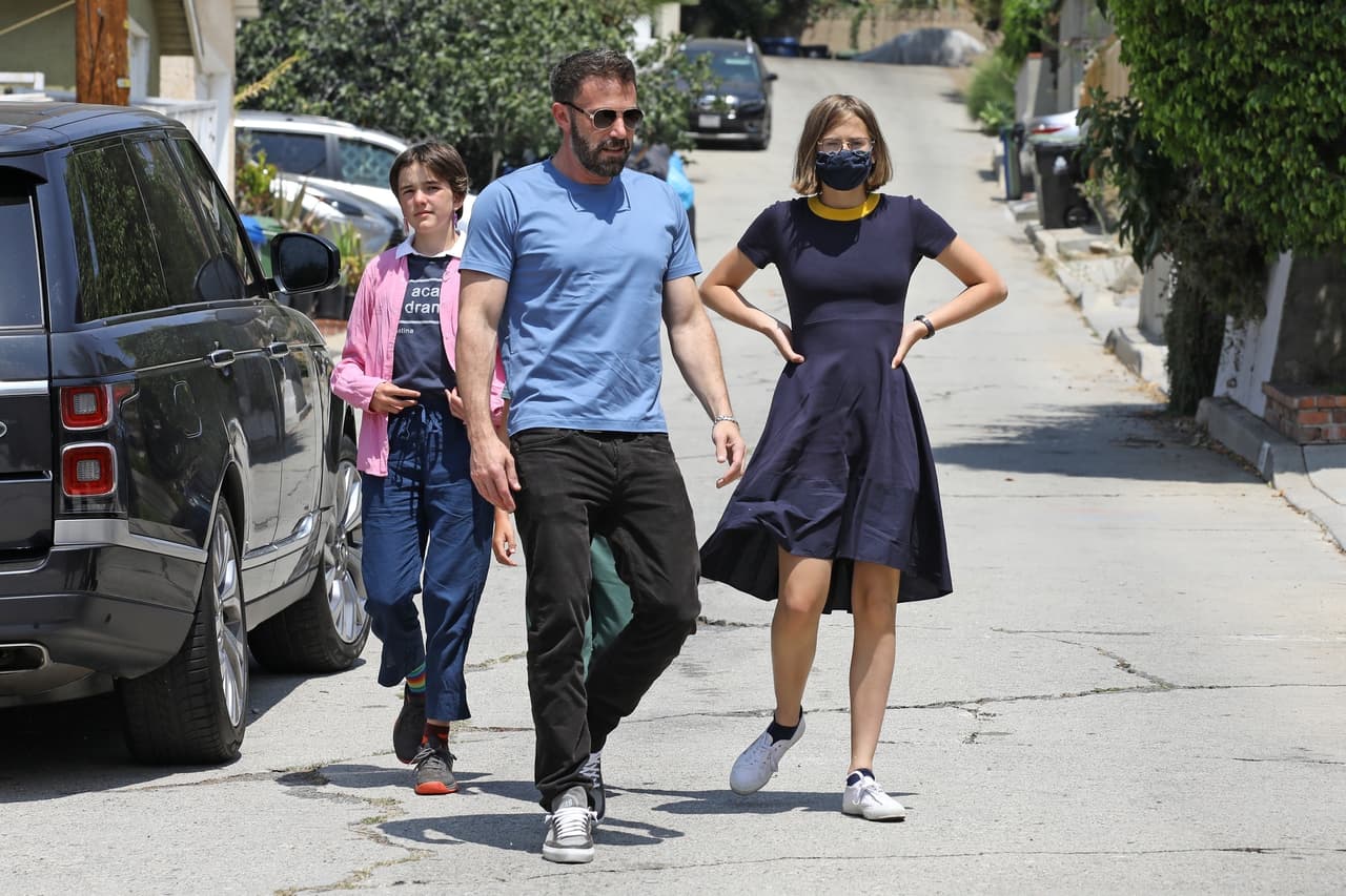 El cumpleaños del artista ocurrió el mismo fin de semana en que
<b><a href="https://www.univision.com/famosos/jlo-borra-instagram-a-rod-baila-mujeres-las-vegas-fotos" target="_blank"> JLo borró todas las fotos románticas</a></b> que tenía con Alex Rodríguez, de quien anunció su separación y fin de compromiso el pasado 15 de abril. 
<br>