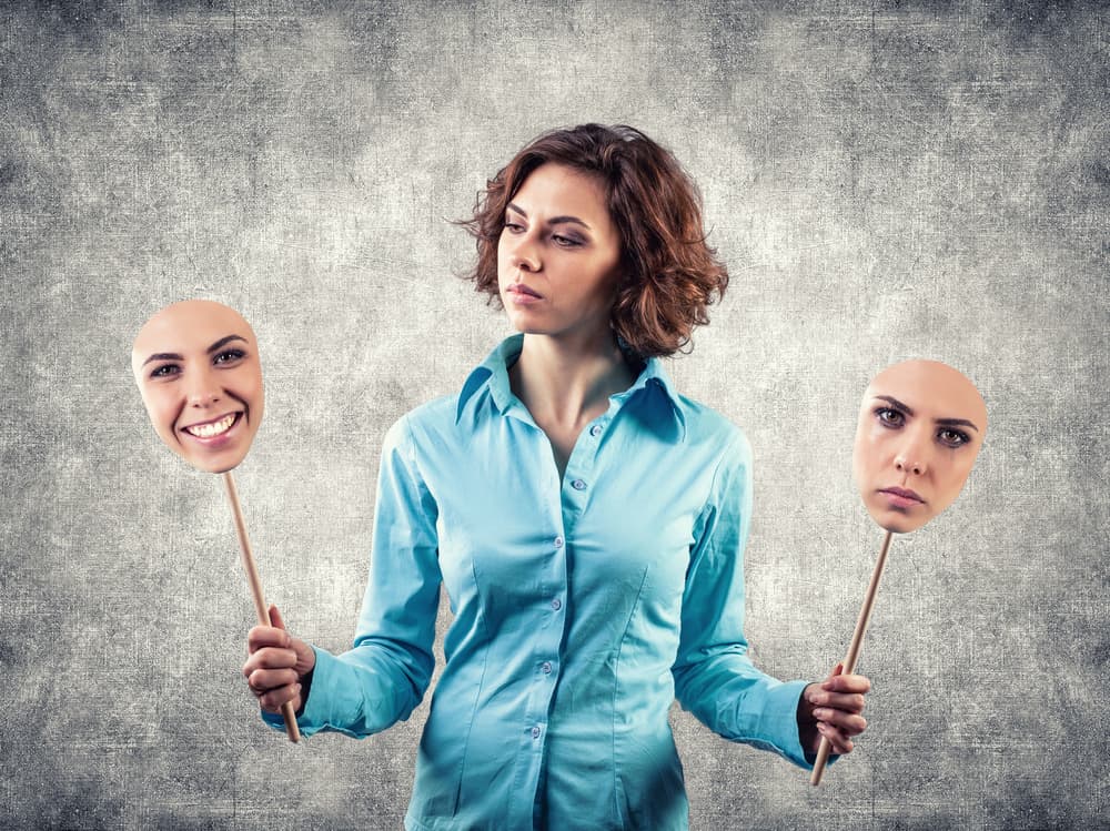 Muchas veces una palabra duele más que un bofetón, así que necesitas moderar también ese optimismo excesivo que tienes, porque en la vida no todo siempre es bueno, recuérdalo.