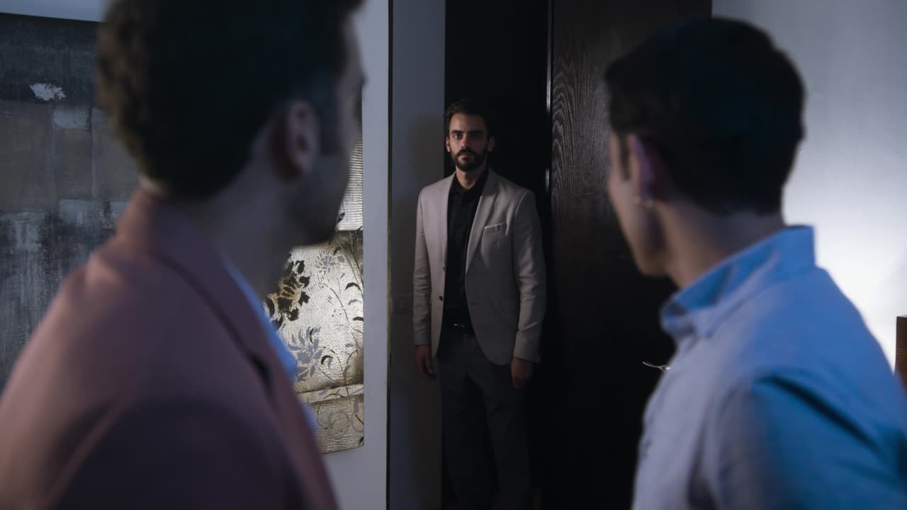 Alejandro lo descubrió y no pudo evitar mostrar su molestia.