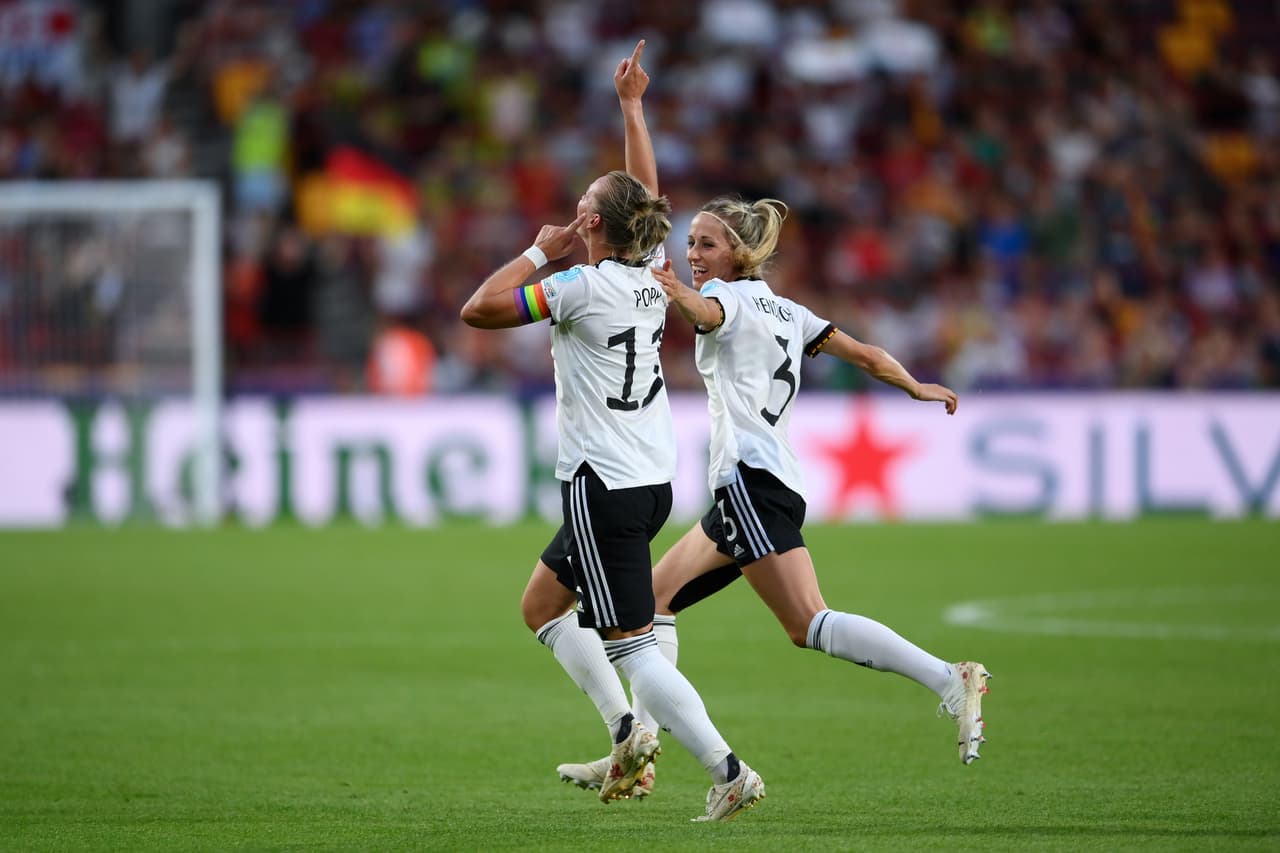 Alemania derrotó 2-0 a España en la Euro Femenina y toma el liderato del Grupo B.