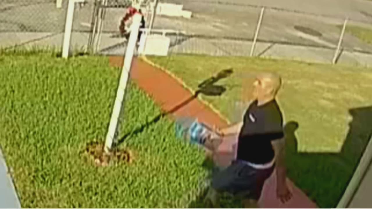 Esté atento al recibir los paquetes de sus compras en internet: buscan a ladrón que los roba en Miami

