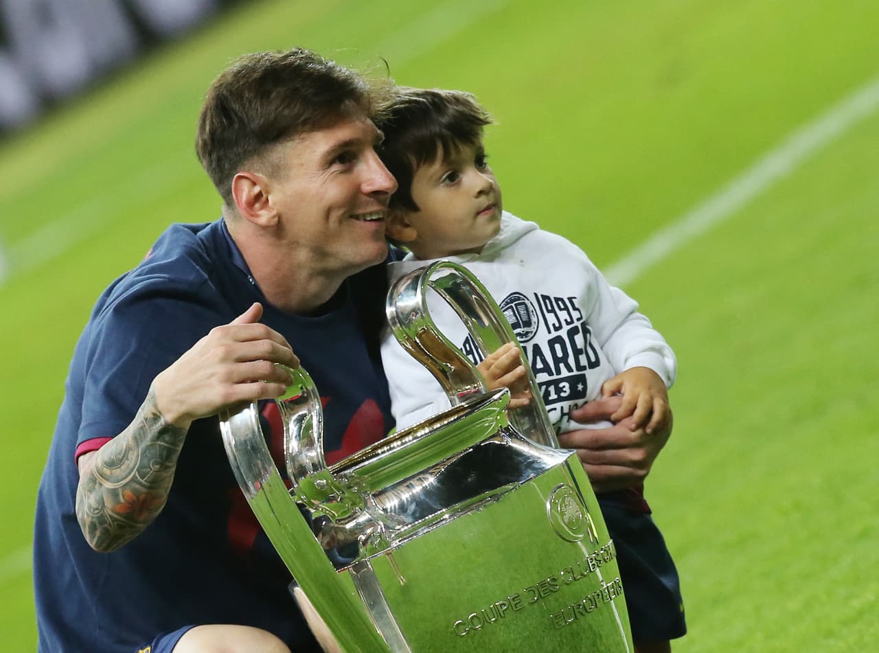 Por su puesto que Lionel Messi no podía faltar en esta lista de papás futbolistas.