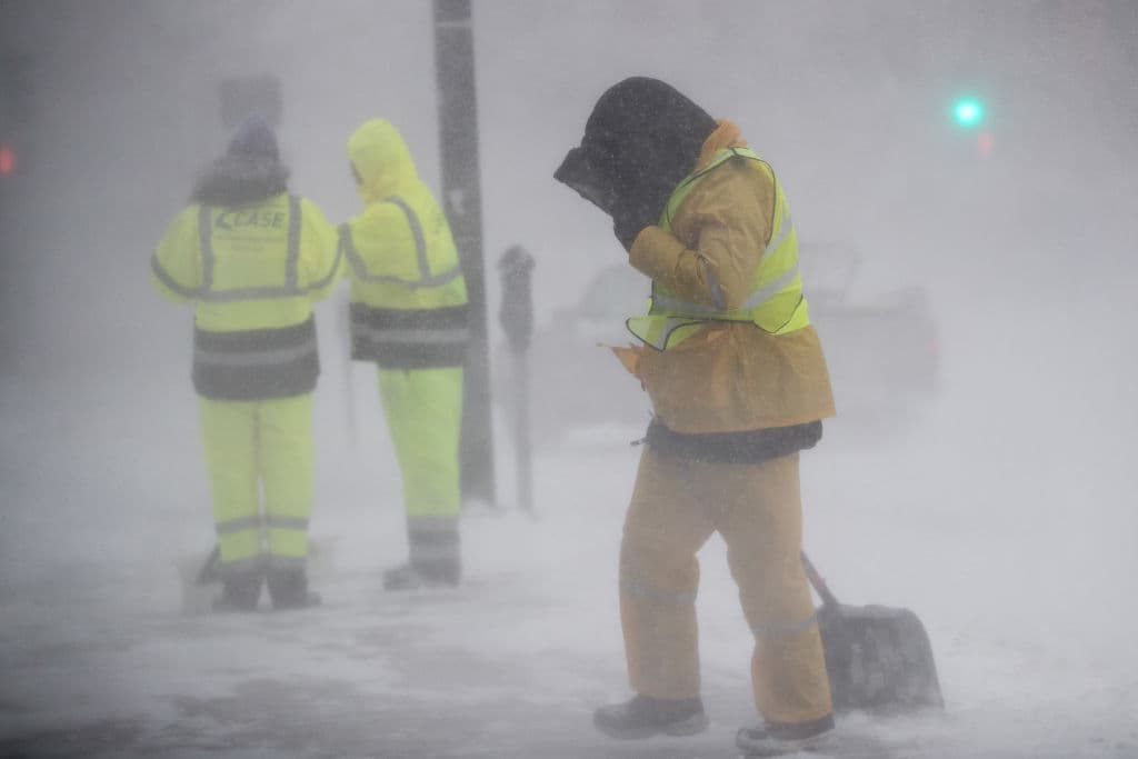 La tormenta se extenderá en lo que resta del sábado desde la costa del Atlántico Medio hasta el noreste. 
<b>Se espera que las condiciones mejoren el domingo, a medida que se mueva hacia Canadá,</b> según el Servicio Meteorológico Nacional (NWS).