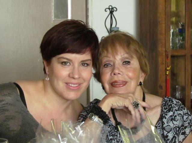 Hildegard siempre ha expresado su orgullo por sus padres. Aquí con su mamá, doña Otilia.