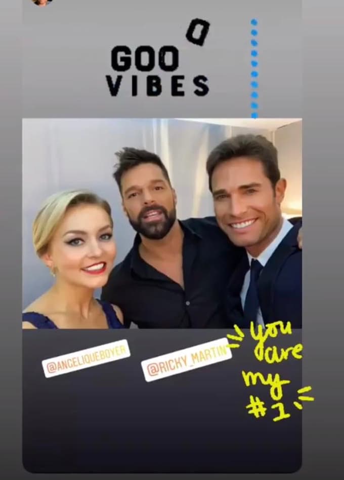 La actriz condujo el evento a lado de Sebastián Rulli y juntos disfrutaron del 'showcase' del intérprete de ‘Living la vida loca’ y hasta una fotografía se tomaron juntos que compartieron en Instagram.