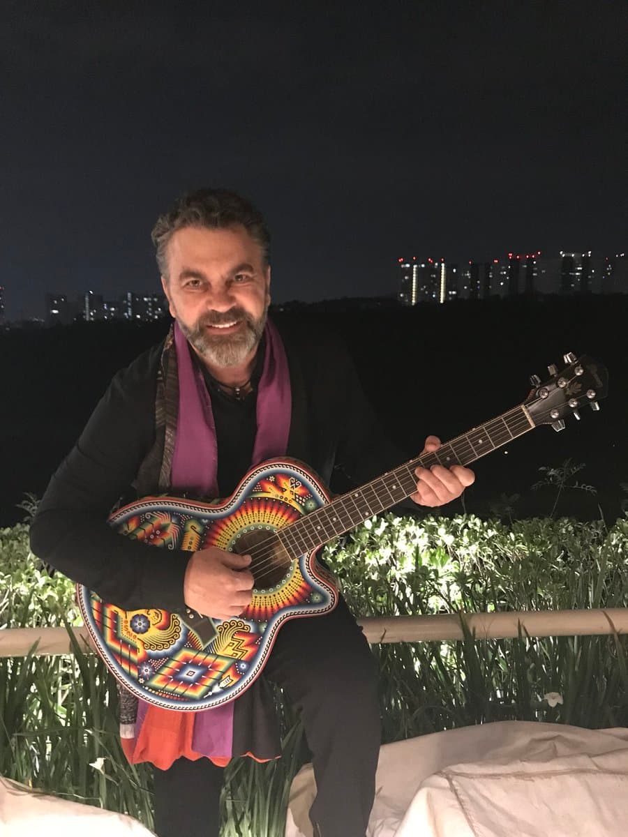 José Manuel Mijares aprovechó sus redes sociales para dedicarle un mensaje a través de su cuenta oficial de Twitter.