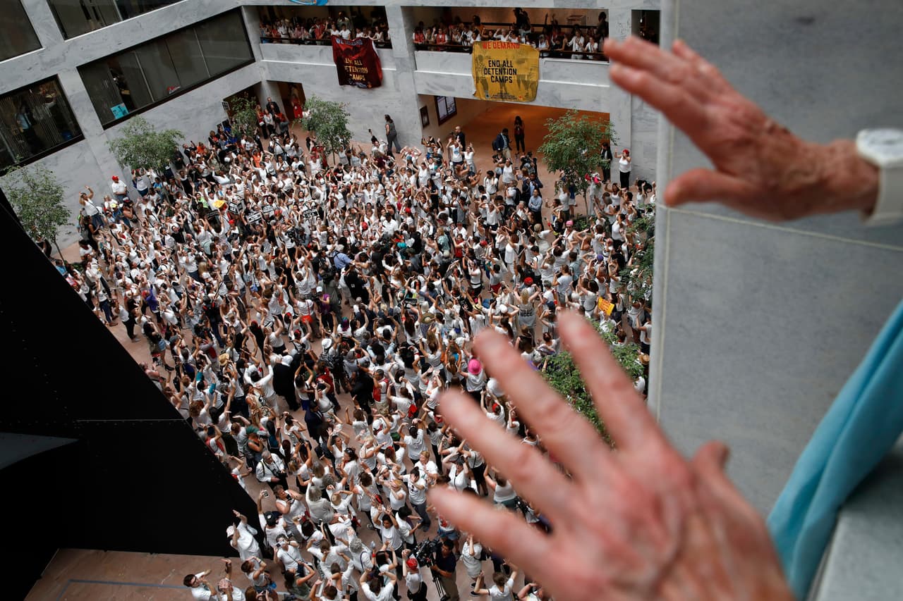 La protesta contó con cientos de personas.