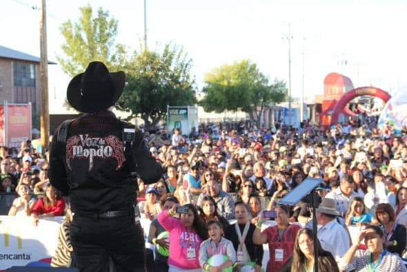 Cientos de personas disfrutaron de la tremenda celebración del Latin Grammy Street Party en Phoenix, donde estuvieron presentes varias agrupaciones nominadas a los premios GRAMMY® Latino incluyendo: Conjunto Primavera, Voz de Mando y Los Canarios de Michoacán. Esta fenomenal fiesta es un preámbulo a la gran noche de la música con la edición 15 de los premios anuales del GRAMMY Latino. Además de disfrutar de lo mejor de la música, los fans pudieron ganar premios y conocer a personalidades de Televisión y Radio de Univisión Arizona.