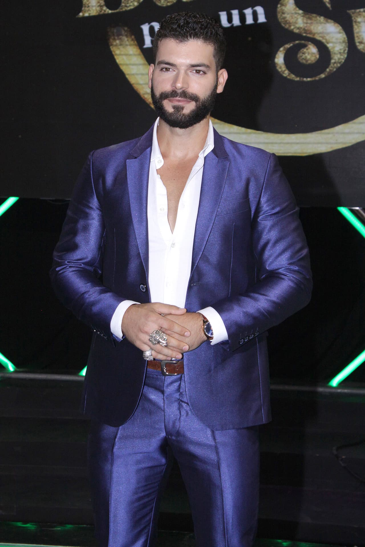 El actor nació en Cuba el 31 de julio de 1990. A los 15 años dejó su país natal y se mudó con su familia a los Estados Unidos.