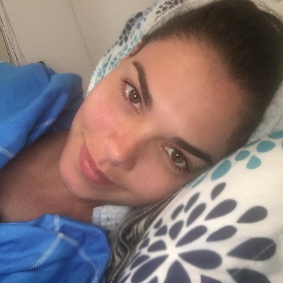 <b><a href="http://www.univision.com/temas/livia-brito">Livia Brito</a></b> también prefiere dormir bien arropada y con pijama de manga larga, pues al parecer la actriz es bastante friolenta por las noches. En esta foto se dejó ver sin maquillaje y nos mostró que con la cara lavada es igual de hermosa.