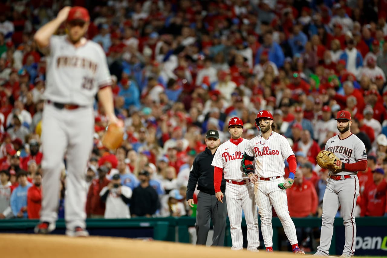 Juego 2: Phillies barren a los Diamondbacks en un vibrante partido 10-0 
