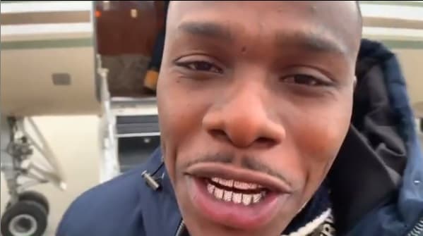 Tras ser liberado, DaBaby tuvo un breve encuentro con los medios de comunicación en donde dijo que tenía evidencias de que 
<b>en ningún momento se resistió</b> a los oficiales.