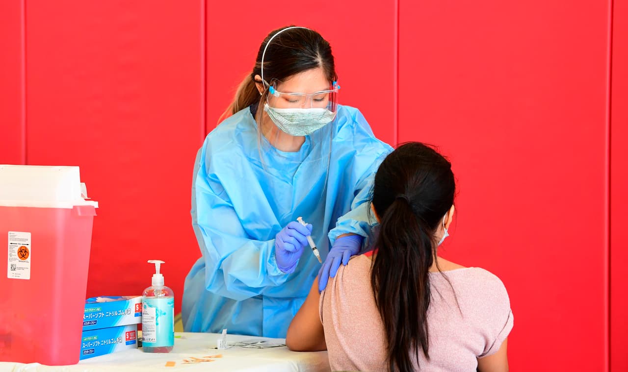 Este viernes se anunció la apertura de cinco sitios de vacunación masivos en todo el condado.