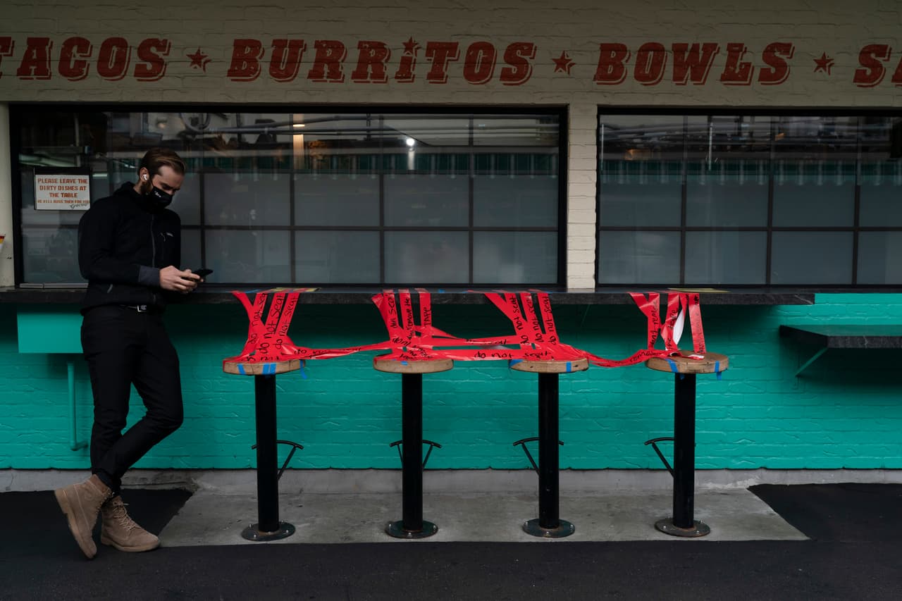 Juez falla a favor de restaurantes de Los Angeles para servir al aire libre, pero se mantiene restricción