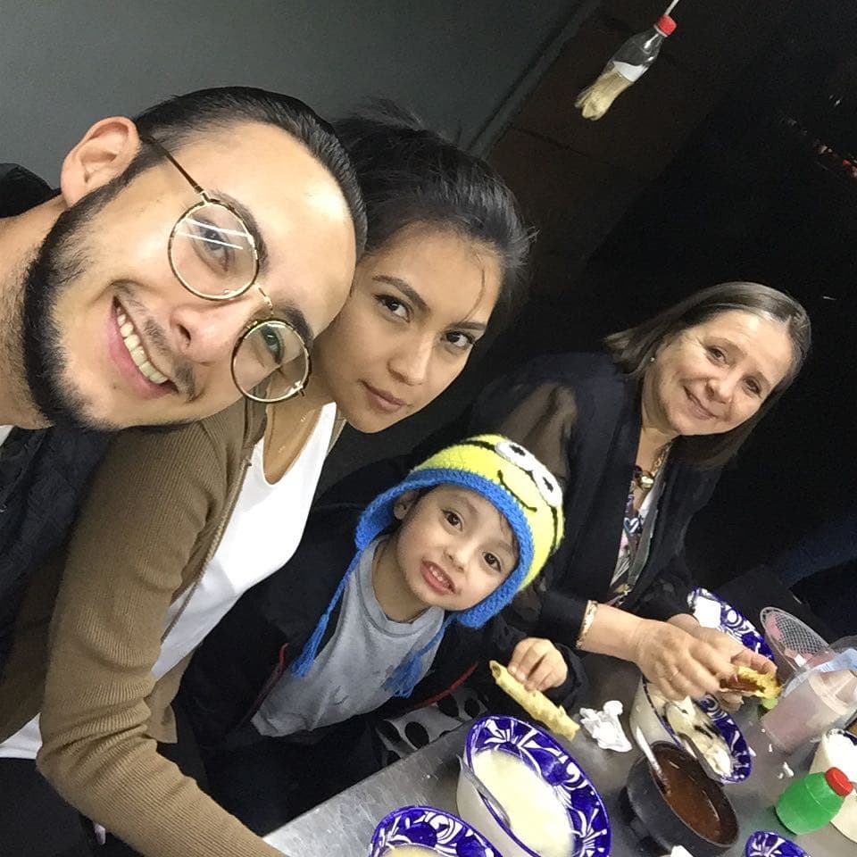 “A todas las mujeres y hombres incluso les diría que no permitan que se les violente verbalmente por lo que hacen o piensan, que por favor borren de su vocabulario: 'Calladita o calladito me veo más bonita o bonito', 'siéntese señora o siéntese señor'", esas frases discriminan.